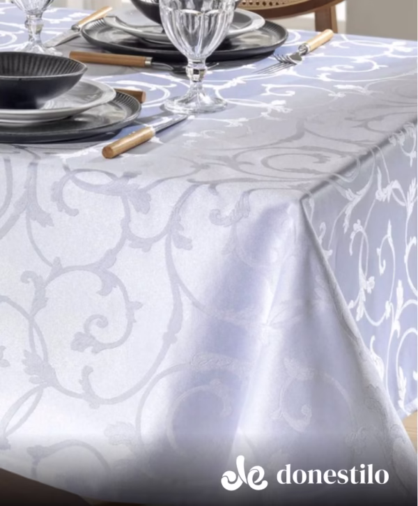 Toalha de Mesa Quadrada Döhler 4 lugares Requinte II TJ6205 1,40X1,40 m branco